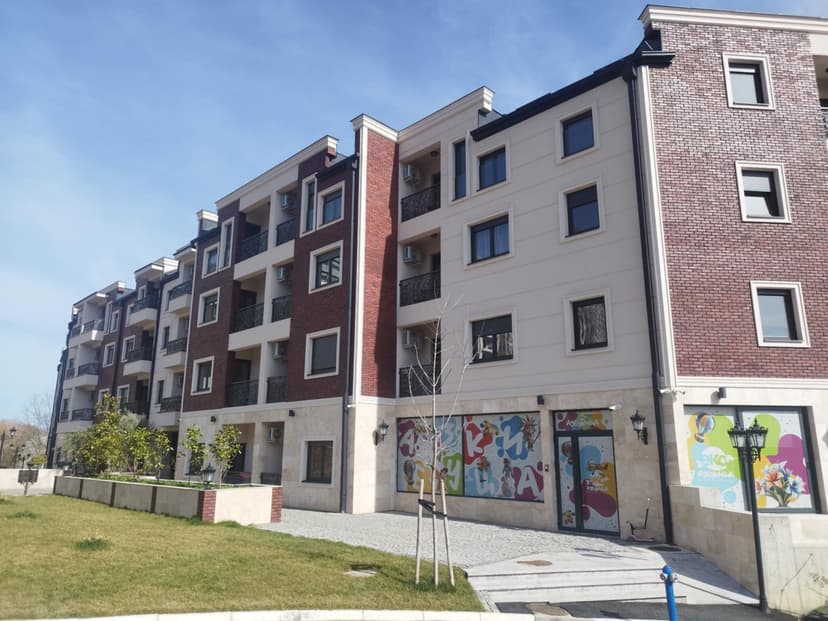 Profesionalna ugradnja klima uređaja u poslovnom objektu – montaža split i multi-split sistema sa pažljivo izvedenom instalacijom za maksimalnu efikasnost i pouzdanost.